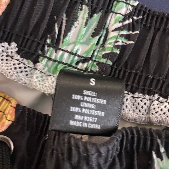 Men’s Swim Trunks Size Small Unlined Pineapple Print - Picture 3 of 4